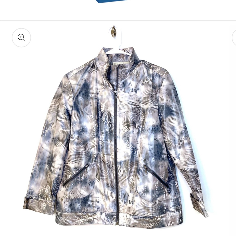 ZENERGY by CHICO’S| Gray Animal Print| Windbreaker Jacket | Size 1